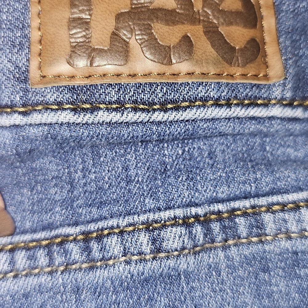 Classic Blue Lee's Women's Petite Jeans - Picture 4 of 6